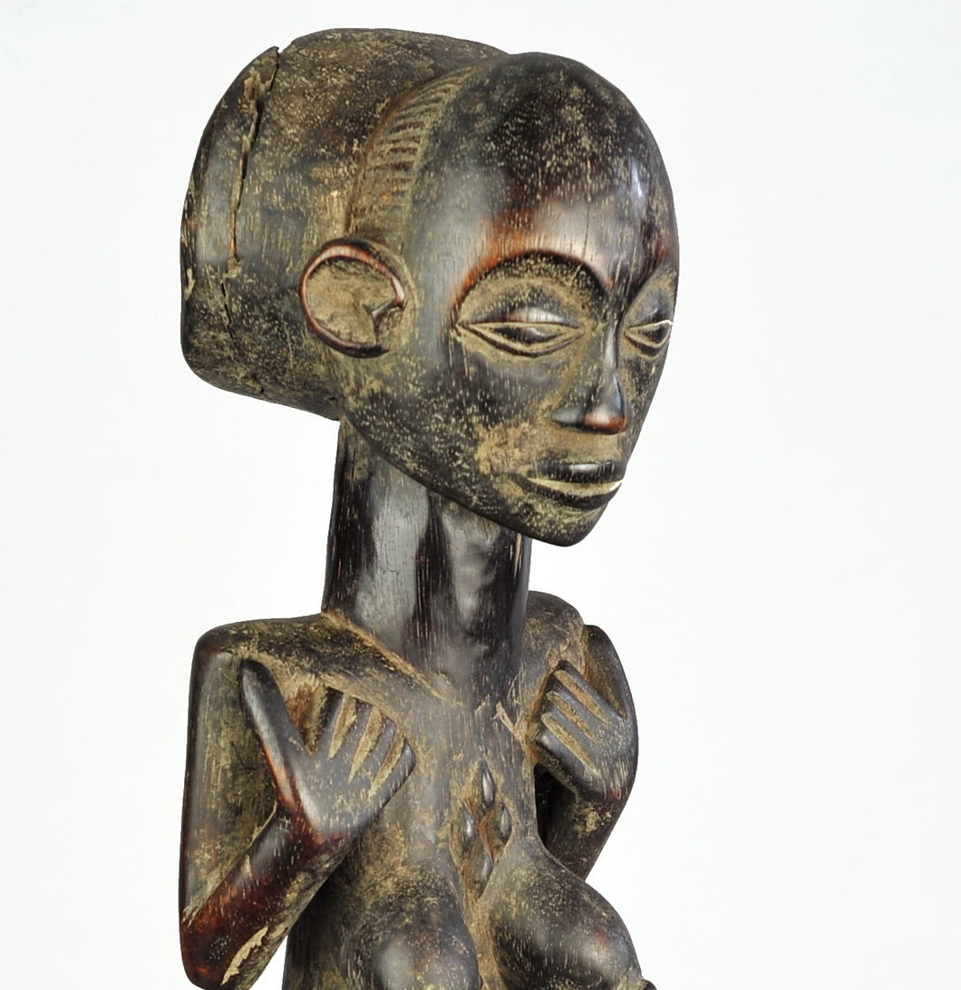MC1043 Superbe statue cultuelle classique Luba figure Congo