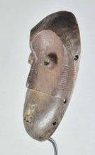MC1892 Joli petit masque Metoko culte du Bukota Mituku Mask