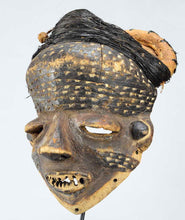 Masque Mbuya Pende de côté, patine bois ancienne, art ethnique congolais.