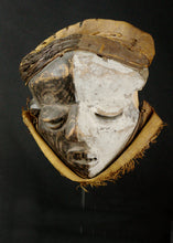 VENDU / SOLD ! MC2085  Masque de maladie PENDE Mbangu Bapende Mask Congo Drc