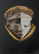 VENDU / SOLD ! MC2085  Masque de maladie PENDE Mbangu Bapende Mask Congo Drc