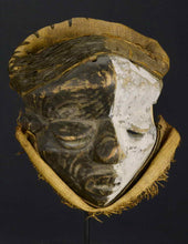 VENDU / SOLD ! MC2085  Masque de maladie PENDE Mbangu Bapende Mask Congo Drc