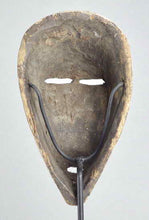 MC1749 Joli petit Masque féminin Songye Kifwebe miniature Mask