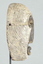 MC1749 Joli petit Masque féminin Songye Kifwebe miniature Mask