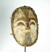 MC1369 Beau masque africain Yela voisins Mbole mask Congo Rdc