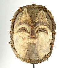 MC1369 Beau masque africain Yela voisins Mbole mask Congo Rdc