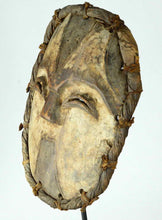 MC1369 Beau masque africain Yela voisins Mbole mask Congo Rdc