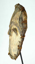MC1369 Beau masque africain Yela voisins Mbole mask Congo Rdc