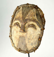 MC1369 Beau masque africain Yela voisins Mbole mask Congo Rdc