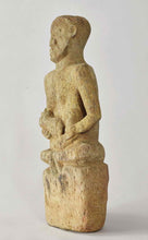 MC2023 Bakongo statue maternité en pierre Ntadi stone  figure