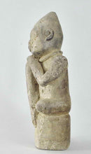MC2022 Superbe statue Bakongo en pierre Ntadi stone  figure