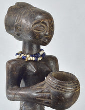 VENDU / SOLD ! MC0352 porteuse de coupe Luba - Mboko Bowl Bearer Congo Rdc