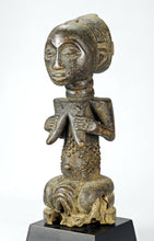 MC1275 Belle statue féminine Luba Female Figure Congo RDC