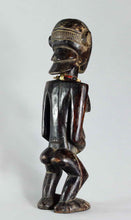 MC1649 Puissante statue cultuelle féminine Luba  Female Figure Congo Rdc