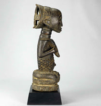 MC1275 Belle statue féminine Luba Female Figure Congo RDC