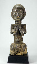 MC1275 Belle statue féminine Luba Female Figure Congo RDC