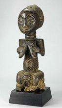 MC1275 Belle statue féminine Luba Female Figure Congo RDC