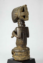 MC1275 Belle statue féminine Luba Female Figure Congo RDC