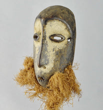 MC1566 Joli Masque Lukwakongo barbu Lega Bwami  Mask Congo RDC