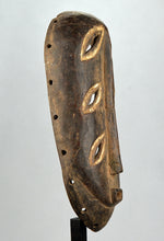 MC1302 Masque d'initiation Bembe M'cwe Wa Wondolomina Mask Congo