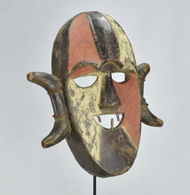 MC1684 Beau masque guerrier Boa Pongdudu Congo warrior mask