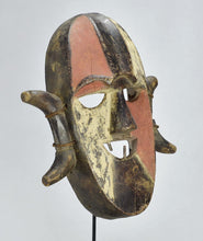 MC1684 Beau masque guerrier Boa Pongdudu Congo warrior mask