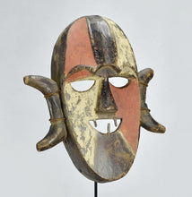 MC1684 Beau masque guerrier Boa Pongdudu Congo warrior mask