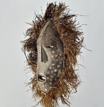 MC1730 Puissant Masque Ndaaka ou Bali très expressif région de l'Ituri mask Congo Rdc