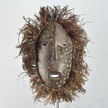 MC1730 Puissant Masque Ndaaka ou Bali très expressif région de l'Ituri mask Congo Rdc