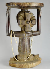 MC1412 Tabouret à Cariatide Luba - Exceptionnel et ancien, plus de 100 ans, Art Africain