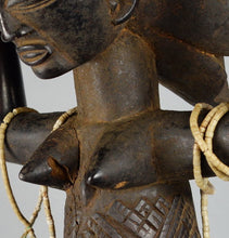 MC1412 Tabouret à Cariatide Luba - Exceptionnel et ancien, plus de 100 ans, Art Africain
