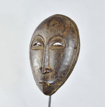 MC1967 Très beau masque anthropomorphe Hemba  Mask Congo Rdc