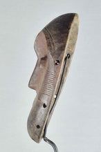 MC1892 Joli petit masque Metoko culte du Bukota Mituku Mask