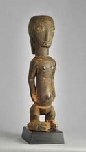 MC1478 Rare BEMBE ancestor figure statue Congo DRC 