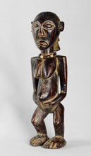 MC1649 Puissante statue cultuelle féminine Luba  Female Figure Congo Rdc