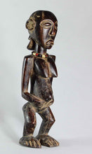 MC1649 Puissante statue cultuelle féminine Luba  Female Figure Congo Rdc