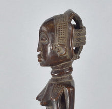 MC1702 Ravissante statue cultuelle féminine Luba Cute Female Figure Congo Rdc