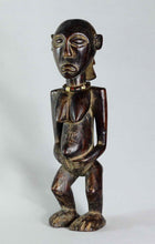 MC1649 Puissante statue cultuelle féminine Luba  Female Figure Congo Rdc