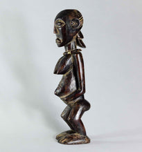 MC1649 Puissante statue cultuelle féminine Luba  Female Figure Congo Rdc