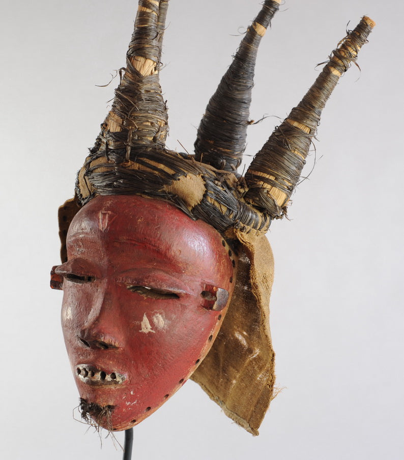 VENDU / SOLD ! MC0757 Beau masque de chef PENDE Phumbu Bapende chief Mask Provenance