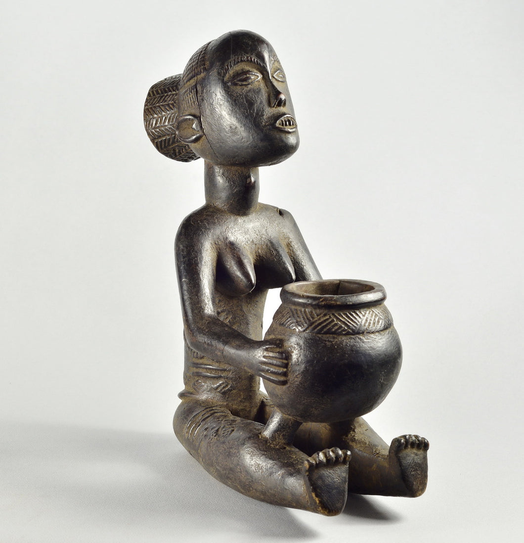 Statue Mboko porteuse de coupe - Luba Baluba - Congo RDC Statue Mboko porteuse de coupe - Luba Baluba - Congo RDC